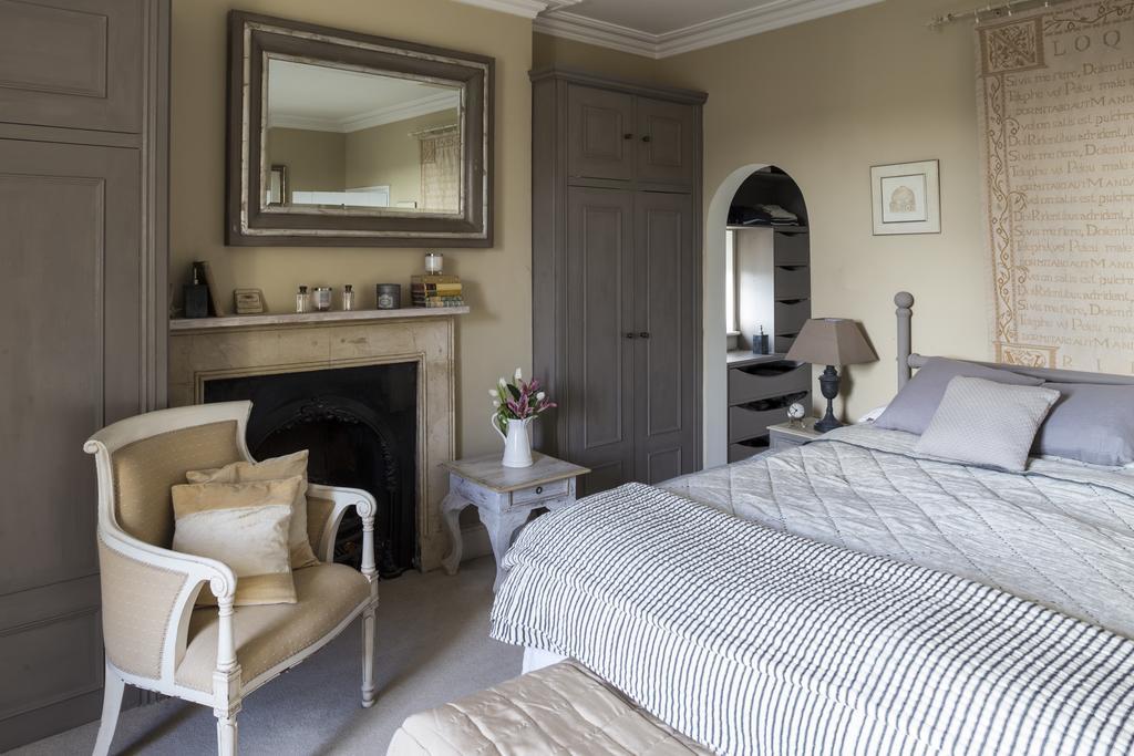 Roundhill Farmhouse Kelston Room photo
