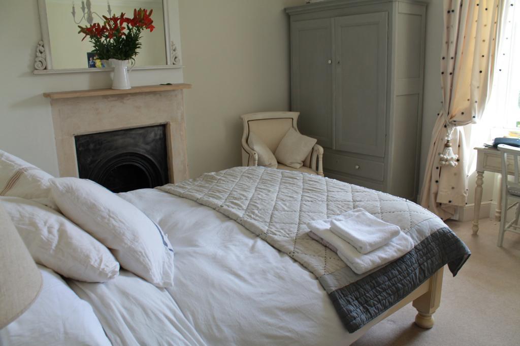 Roundhill Farmhouse Kelston Room photo
