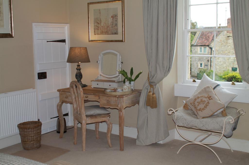 Roundhill Farmhouse Kelston Room photo