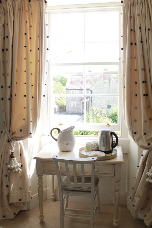 Roundhill Farmhouse Kelston Room photo